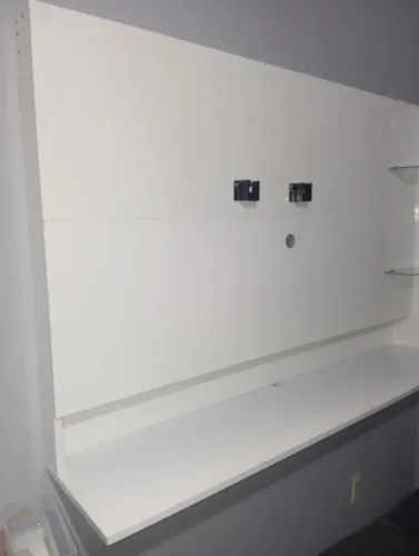 Painel para TV Branco com Prateleira - Conservado