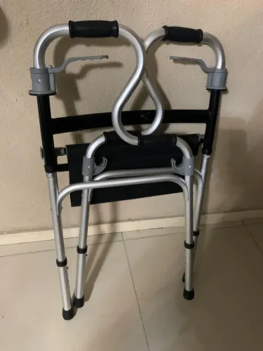 Andador 2 níveis com assento