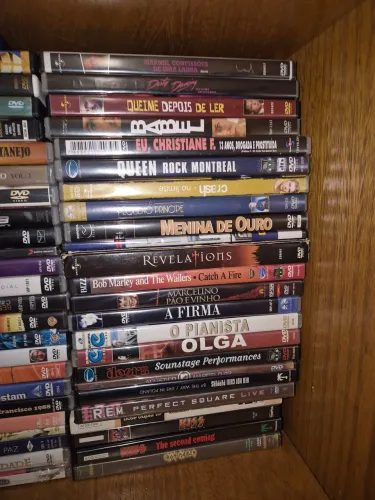 Coleção de CDs e DVDs Diversos