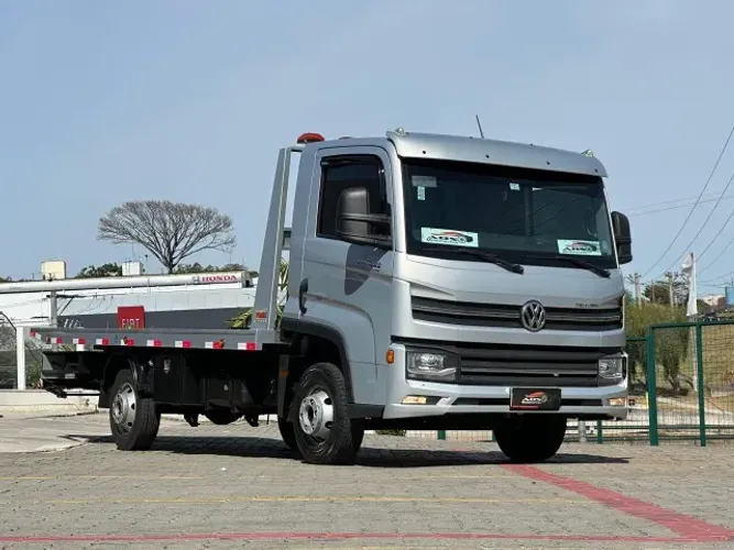 Caminhão Volkswagen Express Delivery 2022 + plataforma TMA + asa delta