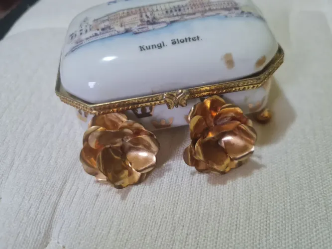 brincos femininos dourados em forma de rosa - antiguidade - peça de família.
