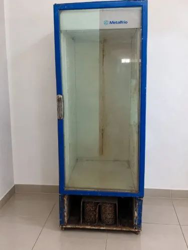 Geladeira expositora metal frio - R$ 450