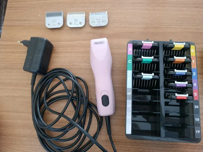 Máquina de tosa WAHL KM 2 PLUS + adaptadores + 3 lâminas