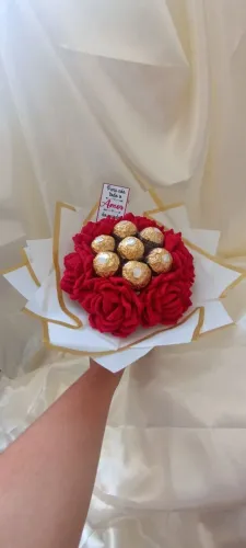 Buquê de rosas com chocolate 