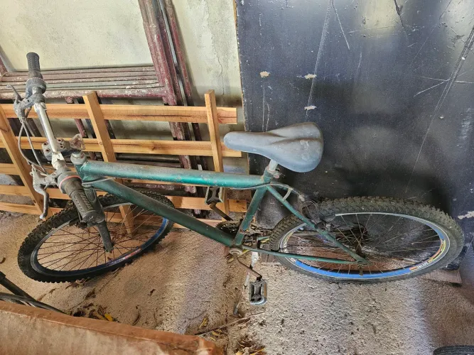 VENDO BICICLETA  COM 18 MARCHAS 