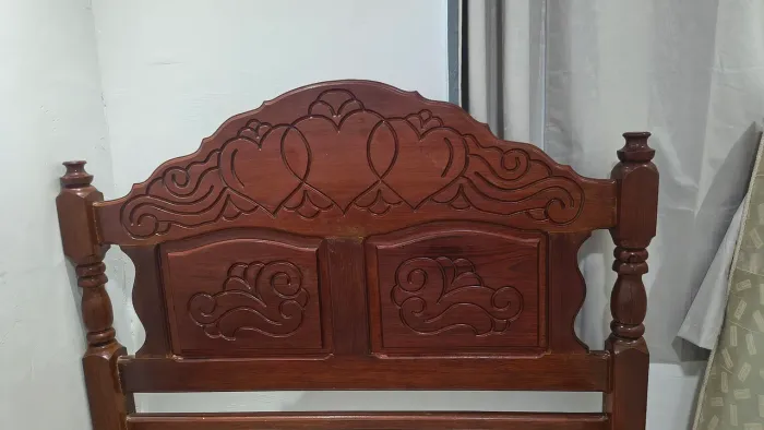 Base de cama Casal de madeira maciça Argilin