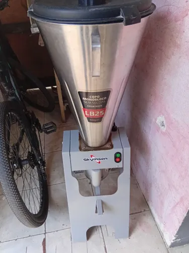 Vendo liquidificador industrial 25l extado de novo