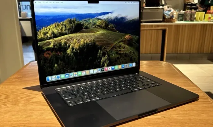 Notebook Apple MacBook Pro 2023 Apple M3 Pro / Memória 18GB / SSD 512GB / 14.2