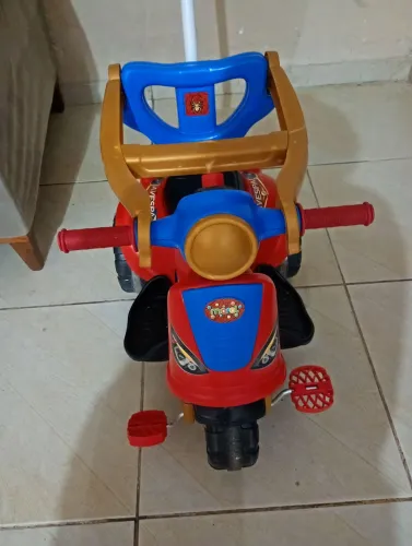 Carrinho infantil motoca