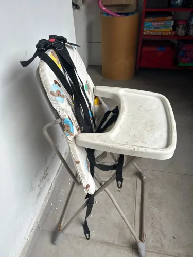 Cadeirinha para criança sentar e comer 