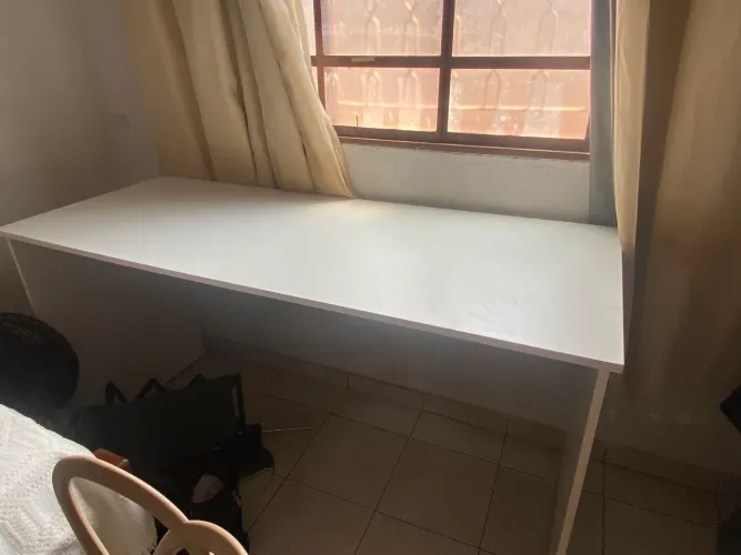 MESA USADA EM ÓTIMO ESTADO