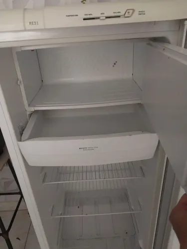 Vendo Geladeira 
