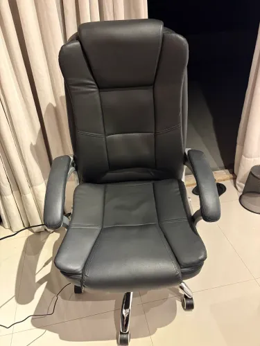 Cadeira escritório massageadora (novíssima)