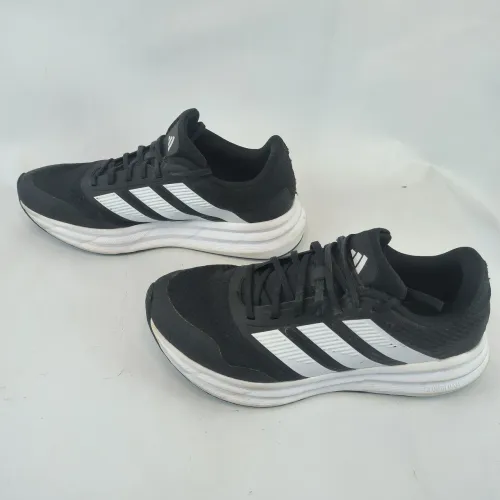 tênis Adidas Galaxy Star 2.0 na cor preta com as clássicas três listras brancas (troco)