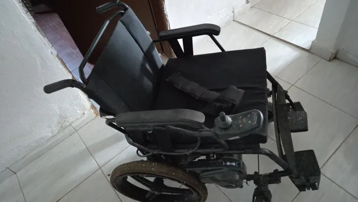 Cadeira de rodas motorizada