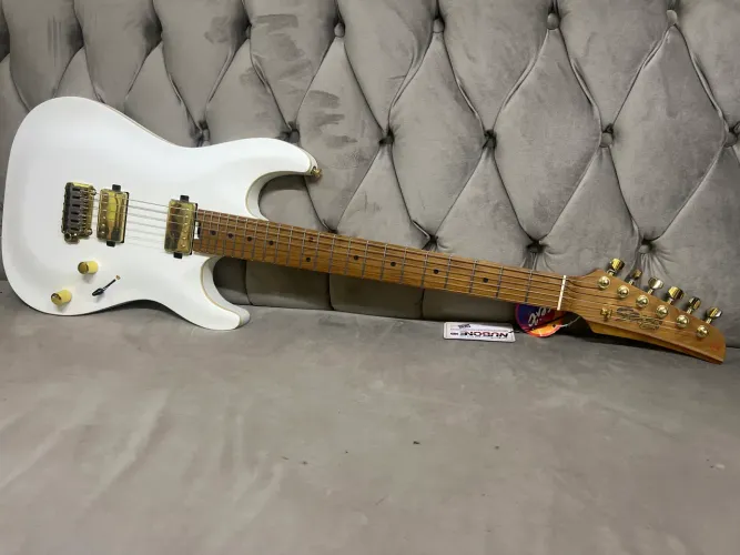Guitarra Seizi Katana Aura HH Super strato White Storm