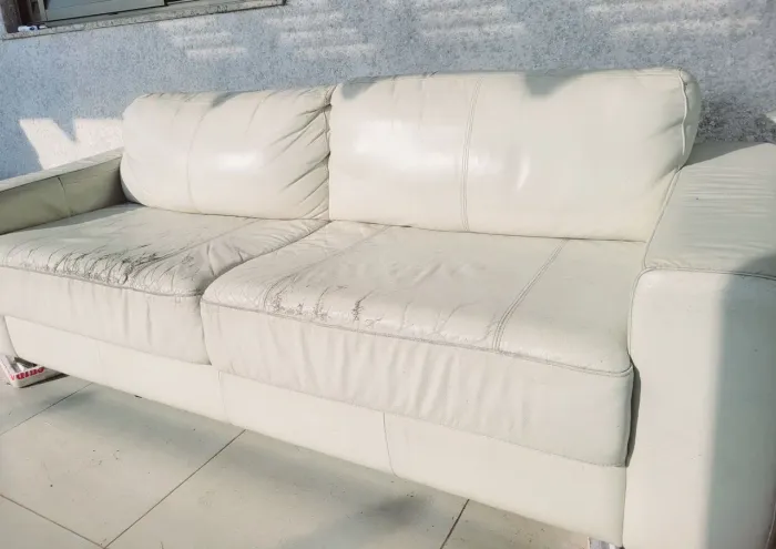 Sofá 2 lugares branco - espaçoso - preço de desapego