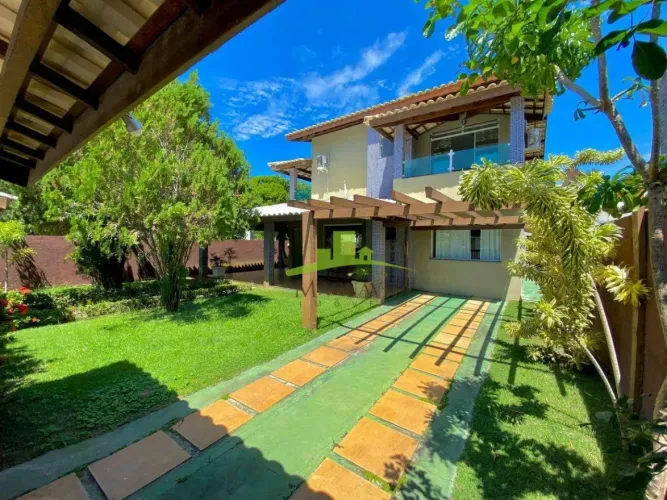 Casa à Venda no Condomínio Paraíso, Guarajuba, 500m da Praia, 279m², 4 Suítes, Piscina com