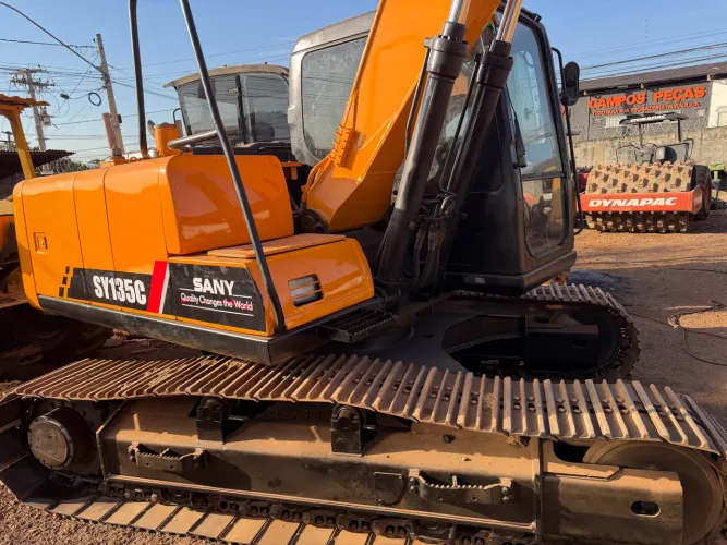 Escavadeira Sany 135c