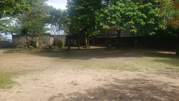 Vende-se terreno em Colares - frente para a praia