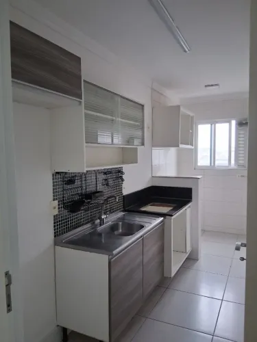 Locação Anual - Apartamento semi-mobiliado com 2 dormitórios e 1 vaga - Balneário Camboriú