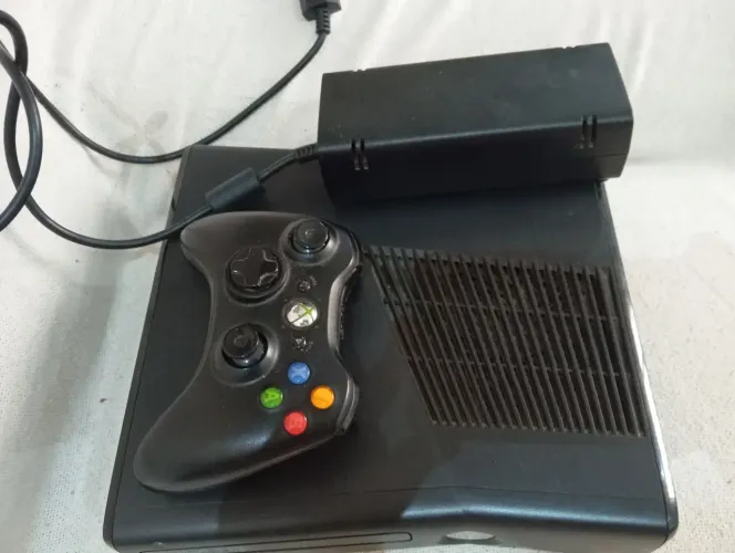 Xbox 360 usado,com fonte e controle