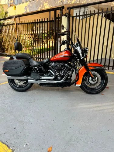 Harley Davidson Softail Heritage 2020 Laranja