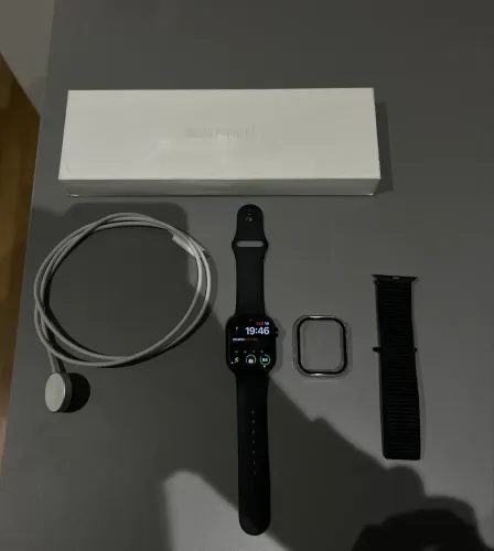 Apple Watch Series 11 42mm GPS Preto Brilhante