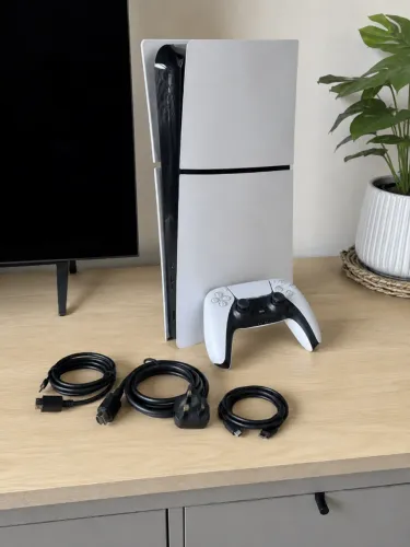 PS5 1TB + Controle + Cabos - Perfeito Estado