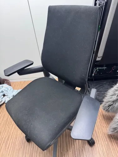 Cadeira de Escritório Premium Steelcase Gesture - Cor Preta