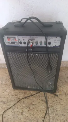 Caixa de som amplificada