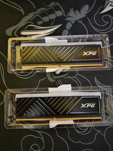 Memória RAM 8GB, XPG, DDR4, 3200mHz, RGB.