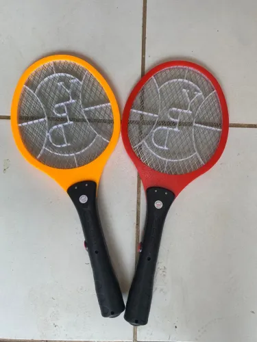 Raquete para matar muriçoca 