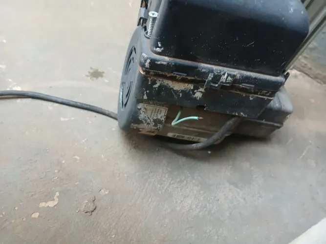 Vendo motor de elevação para portão semi novo 127W