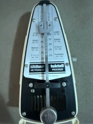 Item de colecionador metrônomo 