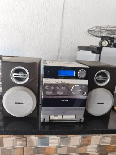 Rádio toca fitas (sem as caixas) lote de fitas