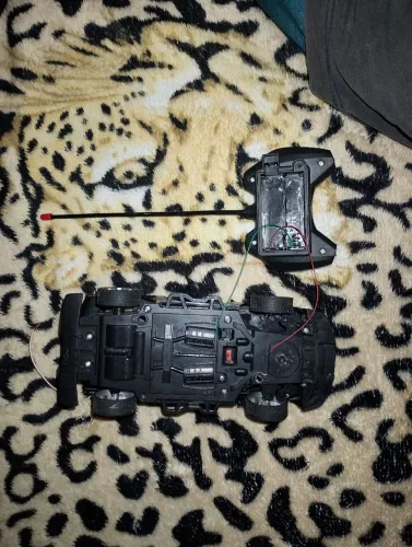 Carrinho de Controle Remoto ? Funcionando! Com Fios Adaptados p/ Bateria Externa