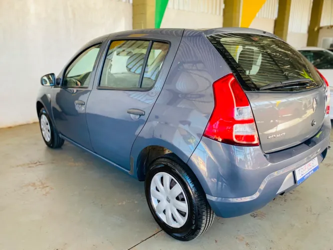 Renault Sandero Authentique Hi-flex 1.0 16V 5P 2013