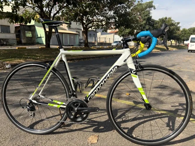 Bicicleta speed Cannondale CAAD 10