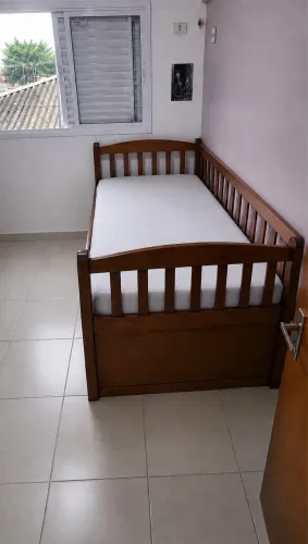 Vende-se Bicama de solteiro, madeira maciça