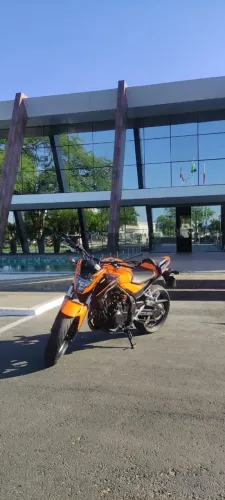 Moto de garagem.