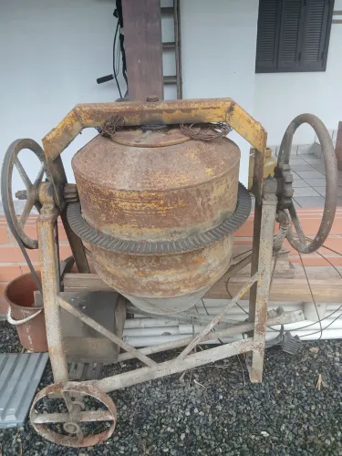 BETONEIRA USADA