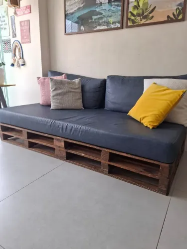 Sofá de Palet com encosto e assento 