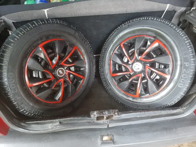 Pneus Pirelli, aro 13, com carlotas, tamanho 175/70
