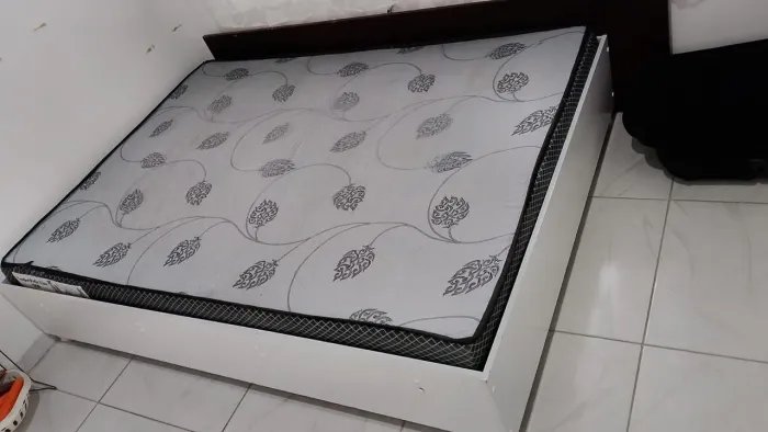 Vendo cama com colchão