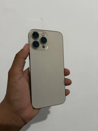 iPhone 13 Pro Max dourado