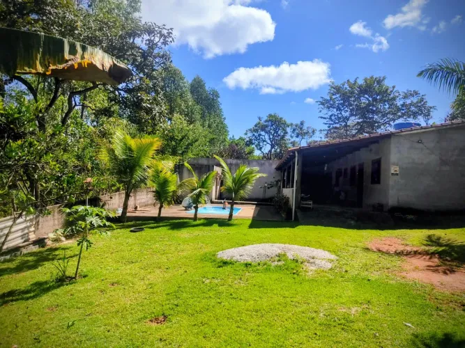 SÍTIO COMPLETO A 3 KM DO CENTRO DE PARÁ DE MINAS - PISCINA, CASA E POÇO ARTESIANO!<br>