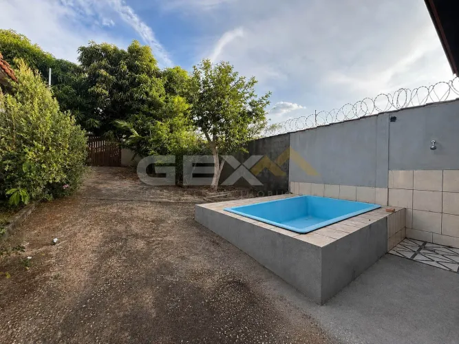 Casa à Venda no Bairro Santa Lucia com 825m² de terreno.