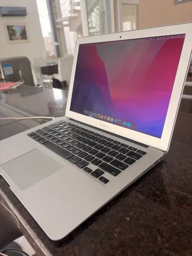 Apple Macbook Air - 8GB RAM e Memória Flash
