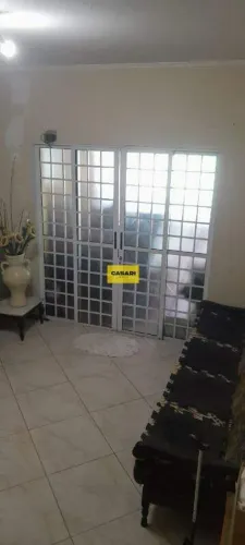 Sobrado em Santa Terezinha com 2 Vagas e Espaço Versátil Próximo à Prestes Maia